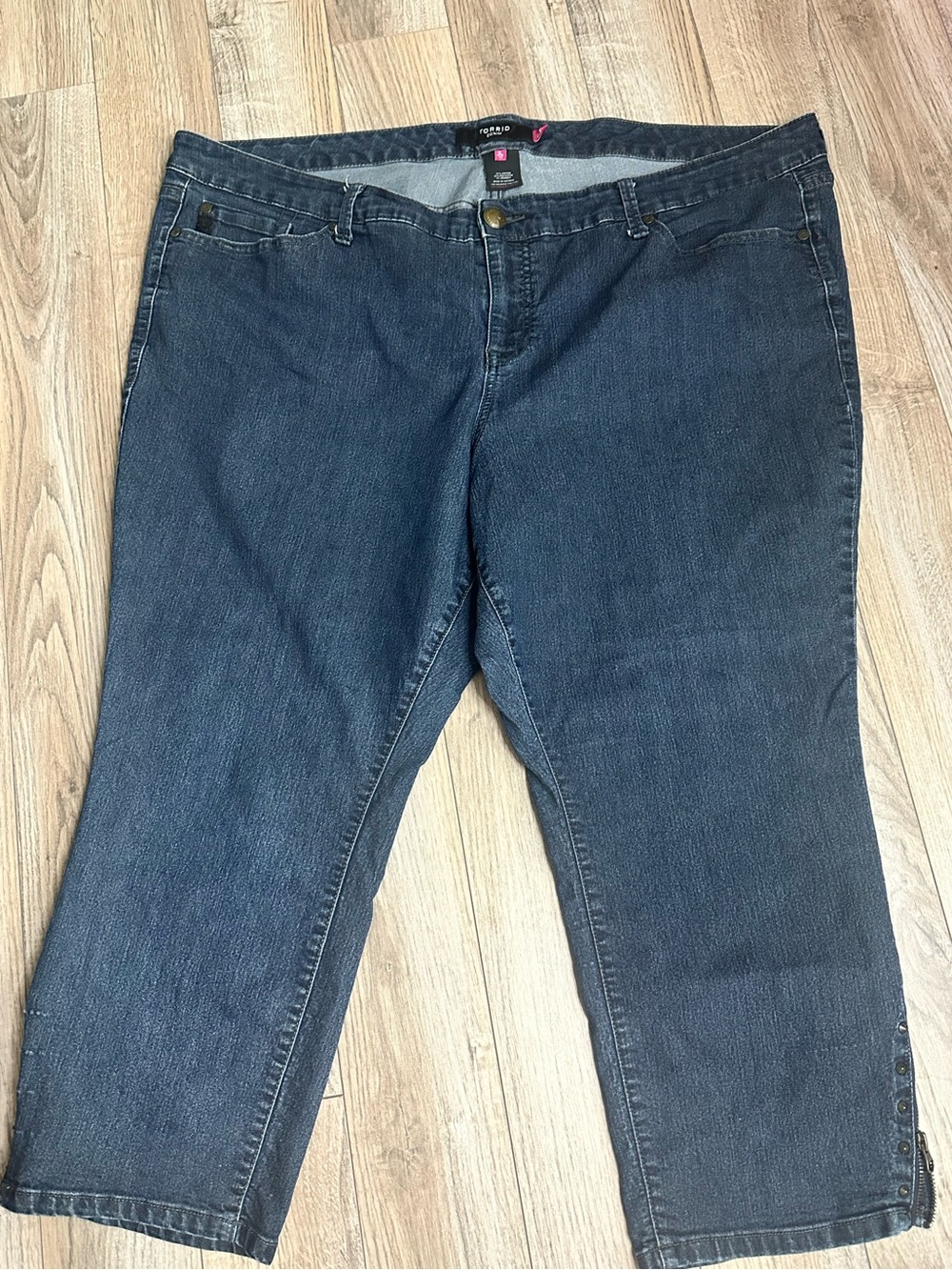 Women’s Torrid Denim Dark Wash Blue Jean with Ankle zips and Studs EUC Sz: 26